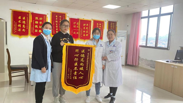 【锦旗背后的故事】我院妇产科一天收到两面锦旗