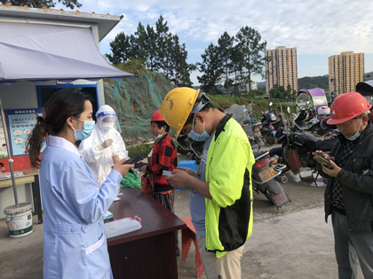 达州复康医院：核酸采样不停歇 医务人员显担当